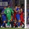 VIDÉO. Égalisation à la dernière minute, bagarre générale… Un premier match fou en Championship
