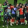 Een nieuwe prijs voor geëmotioneerde Cristiano Ronaldo: Portugal klopt Spanje na penalty’s en wint Nations League