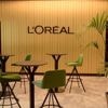 REPORTAGE. "Il n'y a pas de limite d'âge" : formations, stages, bilan de prévention... Comment le groupe L'Oréal "chouchoute" ses cadres seniors