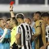 Au Brésil, l’ancien du PSG Neymar marque de la main et se fait expulser avec Santos