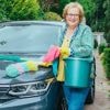 “Zet een bak kattenbakkorrels tussen de autozetels”: Tante Kaat legt uit hoe je honderden euro’s meer krijgt voor je auto