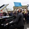 „Friedenspianist“ wollte Schöffen festnehmen: Querdenken-Aktivist in Berliner Gerichtssaal verhaftet