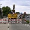 „Statt zwei Minuten brauche ich jetzt 40“: Anwohner entsetzt über Verkehrschaos wegen Brücken-Abriss an Berliner Wuhlheide