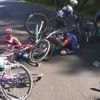 VIDEO. Tour de France 2025 : une sévère chute dans le peloton met à terre Guillaume Martin-Guyonnet, Joao Almeida et plusieurs coureurs à 5 km de l'arrivée
