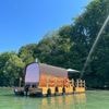 Schwitzend übers Wasser: Unterwegs in Brandenburg mit dem Saunafloß