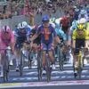 Casper van Uden sprint verrassend naar ritwinst in vierde etappe van Giro, Van Aert nergens te bespeuren in finale