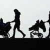 Kinderwagen und Co.: Eltern geben etwas weniger für Babyausstattung aus