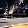 Max Verstappen komt in tweede training niet in de buurt van de McLarens: ‘Gewoon niet snel genoeg’