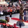 American Football: Brady in Bronze: Patriots ehren Quarterback mit Statue
