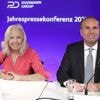 Dussmann bietet Schutz vor Cyber-Kriminellen: Berliner Dienstleistungskonzern verbucht Rekordumsatz