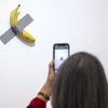 La banane millionnaire de Maurizio Cattelan mangée par un visiteur au centre Pompidou-Metz