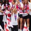 In beeld | Dansende Wiegman en talloze fans bij huldiging Engeland in Londen