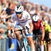 Jakobsen breekt sleutelbeen, snelt Merlier naar z’n tweede ritzege?