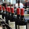 "Notre importateur ne peut plus suivre" : pourquoi les taxes sur le vin français impactent plus les Américains que les viticulteurs de l'Hexagone