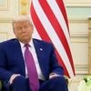 KIJK. Trump dommelt in tijdens ceremonie in Saoedi-Arabië