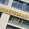 Kreditinstitut droht Übernahme: Commerzbank stärkt mit hohem Gewinn Position