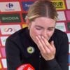 Demi Vollering in tranen in aangrijpend flashinterview: “Iemand dicht bij me gaat mentaal door echt moeilijke tijd”