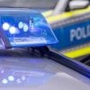 Auf der Friedrichstraße in Berlin: Jugendliche rennt über Fahrbahn und wird von Tram angefahren