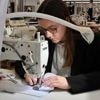 REPORTAGE. « Une baisse du volume » : face à la crise du luxe, cet atelier en Anjou s’adapte