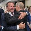 Der Rubel rollt nicht mehr: Sparkasse dreht Schröder den russischen Geld-Hahn ab