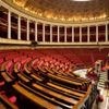 "Lire des choses qui ne sont pas des textes des lois" : entre repos et préparation de la rentrée parlementaire, à quoi ressemblent les vacances des députés ?