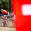 Titelverdediger Puck Pieterse valt naast het podium op WK mountainbike: ‘Ik ben blijven boren, meer zat er niet in’