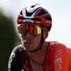 Live Tour | Arensman rijdt solo weg van kopgroep in loodzware bergetappe