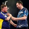 KIJK. “Pure propaganda voor de sport”: Humphries en Littler zorgen voor spektakel op vijftiende Premier League-avond met geweldig duel