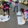 Serie von Fahrrad-Piktogrammen: Aktivisten brüsten sich mit Fertigstellung von neuem Guerilla-Radweg
