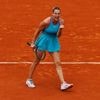 Sabalenka knokt zich naar halve finales en treft Swiatek op Roland Garros