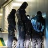 Piepjonge Nederlandse uithalers overspoelen Antwerpse haven: “Ze worden gepaaid met iPhones en dure merkkleding”