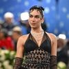 Guerre à Gaza : plus de 300 artistes britanniques, dont Dua Lipa et Benedict Cumberbatch, appellent à bloquer les ventes d'armes à Israël