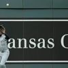 Salvador Perez hits go-ahead homer as Royals continue dominance over White Sox with 3-1 victory