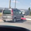 Drie bestuurders steken gesloten overweg aan Vijfstraat in Pittem tóch nog over: “Zoiets is levensgevaarlijk”