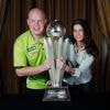 Michael van Gerwen stopt voorlopig met darts na breuk met vrouw Daphne: ‘We gaan zware tijd tegemoet’