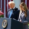 KIJK. Donald en Melania Trump tekenen wetsvoorstel dat wraakporno strafbaar maakt voor zowel echte als deepfake beelden