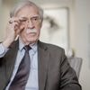 Aux Etats-Unis, le FBI a perquisitionné le domicile de John Bolton, ex-conseiller de Donald Trump devenu un fervent critique