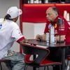 Ferrari-teambaas staat ondanks boze Hamilton achter strategie: 'Was goed werk'