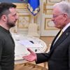 Trump sprak opnieuw met Poetin: ‘Elk gesprek met hem is een goed gesprek’ • Zelensky bespreekt sancties tegen Rusland met VS-gezant