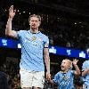 “Het is heel emotioneel”: Kevin De Bruyne krijgt indrukwekkend afscheid na laatste thuismatch voor Man City, ook Guardiola pinkt traan weg