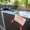Attraktion bleibt gesperrt: Nach Eisbachwelle-Unfall: Surferin stirbt im Krankenhaus