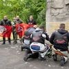 Auf "Siegesfahrt" nach Berlin: Putins "Nachtwölfe" legen Kränze in Brandenburg nieder