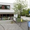 Junge verletzt auf dem Schulhof gefunden: Elfjähriger an Spandauer Grundschule mit Messer angegriffen