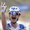 Vuelta 2025 : Jay Vine vainqueur de la 10e étape, UAE Team Emirates-XRG poursuit sa razzia et force Jonas Vingegaard à récupérer le maillot rouge