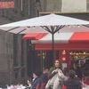 En terrasse à Saint-Malo, l’actrice américaine Eva Longoria continue sa balade en Bretagne