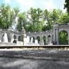 Überfall im Volkspark Friedrichshain: Frau wirft Stein auf Mutter mit Kleinkind und raubt sie aus