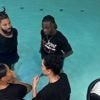 “God heeft me gered”: Rode Duivel Jeremy Doku deelt foto waarop hij en zijn verloofde zich laten dopen