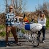 Wie luidt op zelfgemaakte tweewieler als eerste (en droog) de bel? Onder meer Average Rob en Lore Bruggeman wagen zich aan Red Bull Vél’eau