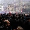 Rassemblement du 1er-Mai à Paris : le stand du PS pris pour cible par des individus encagoulés, le procureur de la République saisi