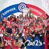 PSV houdt de kampioens­schaal omhoog na een tumul­tueus seizoen. ‘Het was echt een gevecht’